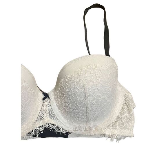 Victoria's Secret White Lace Bra - Picture 5 of 7